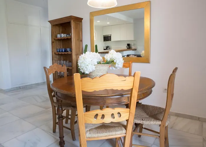 Apartment Expo Golden Mile *